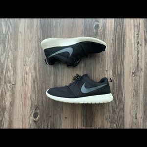 Nike Roshe Run Black